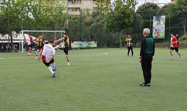 Cumhuriyet savcıları ile kurum müdürleri dostluk maçında sahaya çıktı