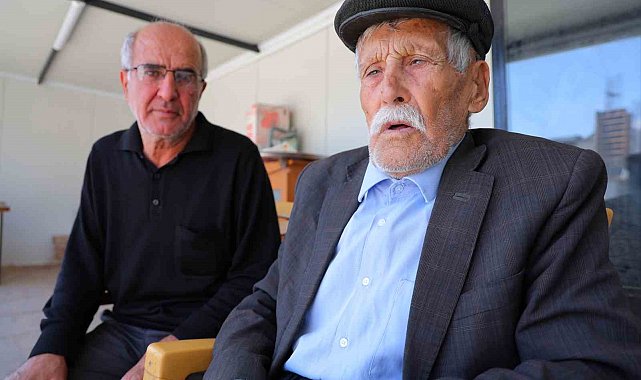 Cumhuriyet'le yaşıt Cemal dede, eski hatıralarını dün gibi anlatıyor