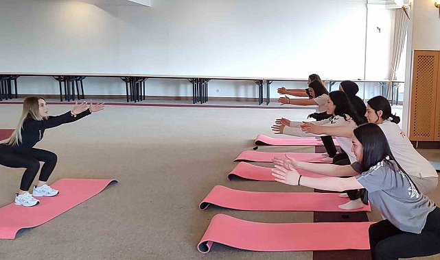 Curlingçiler doğru nefes alma ve pilates eğitimi