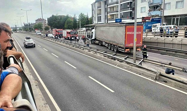 D-650'de tır ve kamyonet çarpıştı: Alt geçitteki kazayı film izler gibi izledi