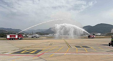 Danimarka'dan havalanan uçak; Gazipaşa'da su takı seremonisiyle karşılandı