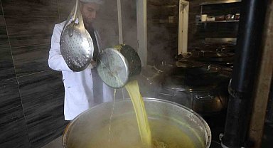 Darıca'da her gün yüzlerce eve sıcak yemek ulaştırılıyor