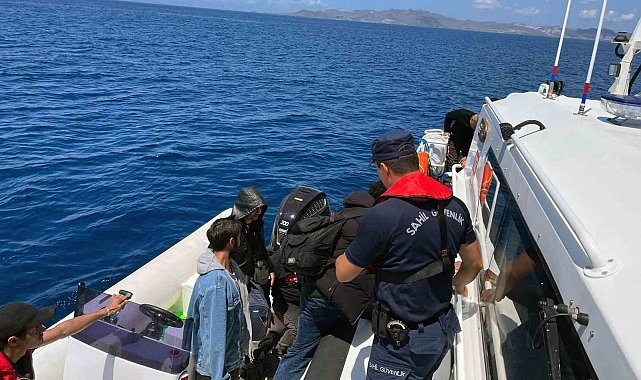 Datça'da Yunanistan'ın geri ittiği 10'u çocuk 33 düzensiz göçmen kurtarıldı