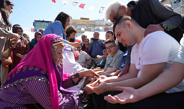 Davulla geldiler, kınayla uğurlandılar: 14 engelli gencin askerlik hayali gerçeğe dönüştü