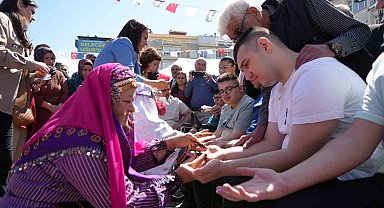 Davulla geldiler, kınayla uğurlandılar: 14 engelli gencin askerlik hayali gerçeğe dönüştü
