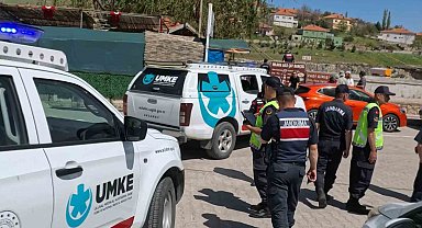 Dede ile torunu fotoğraf çektirirken Melendiz Çayı'na düştü