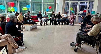 Demirci Devlet Hastanesinden hastalara müzikli moral etkinliği