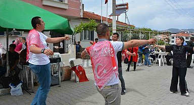 Demirci'de 5 genç için temsili askerlik eğlencesi düzenlendi