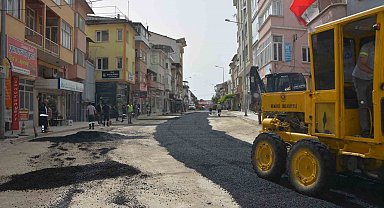 Demirci'de ana arterlere sıcak asfalt yapılıyor