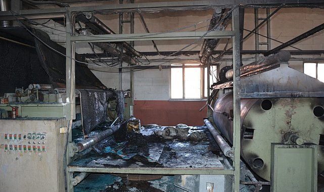 Demirci'de yün halı dokuma fabrikasında yangın çıktı