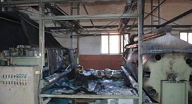 Demirci'de yün halı dokuma fabrikasında yangın çıktı