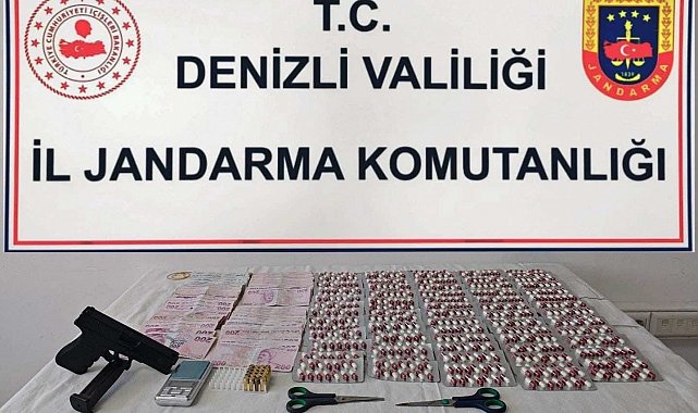 Denizli'de 3 zehri taciri binlerce uyuşturucu hapla yakalandı
