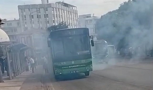 Denizli'de seyir halindeki halk otobüsünü kaplayan dumanlar korku dolu anlar yaşattı