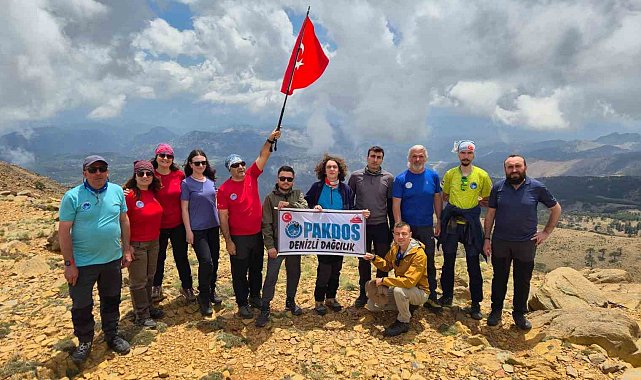 Denizlili Dağcılar 2 bin 295 metrede Türk bayrağını dalgalandırdı