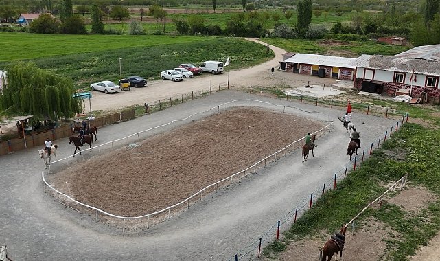 Deprem sonrası doğayla buluşma: Malatya'da atlı terapiye ilgi artıyor