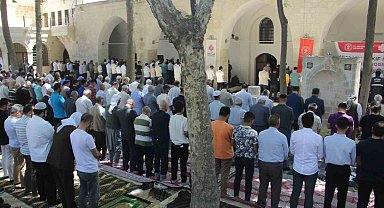 Deprem ve sel felaketinde hasar alan 526 yıllık Hasan Paşa Cami ibadete açıldı