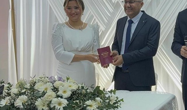 Depremde ailelerini kaybeden 2 öğretmen, ikinci bahara 'evet' dedi