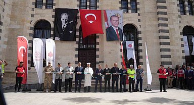 Depremde hasar alan tarihi Kurtuluş Camii yeniden ibadete açıldı