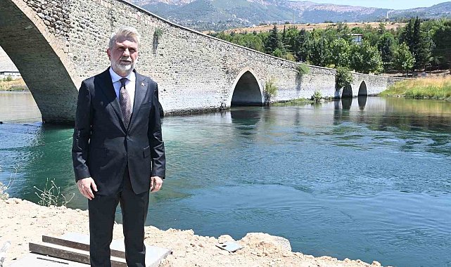 Depremde hasar gören 500 yıllık köprüde sona yaklaşıldı