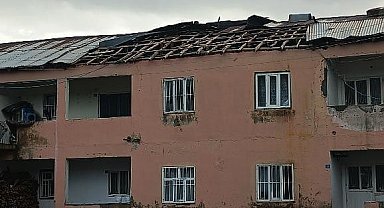 Derecik'te şiddetli fırtına büyük hasara yol açtı