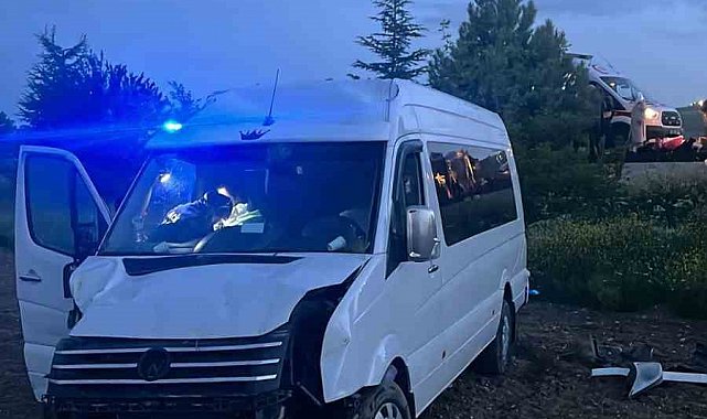 Devrilen minibüste 6 kişi yaralandı