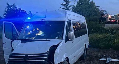 Devrilen minibüste 6 kişi yaralandı