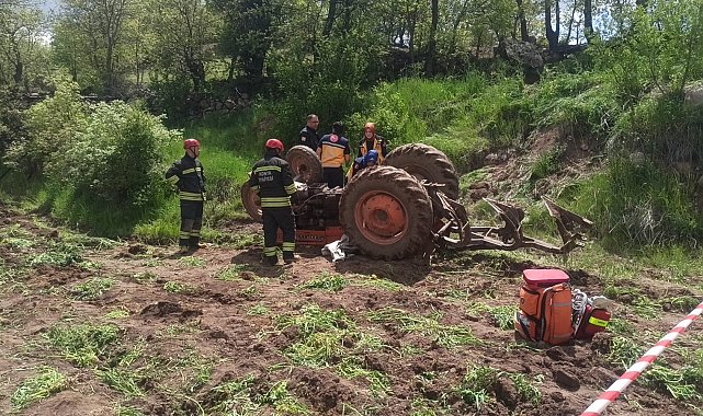 Devrilen traktörün altında hayatını kaybetti