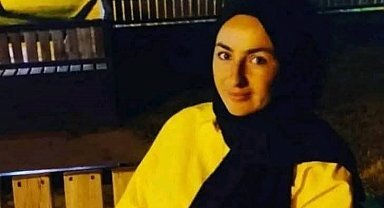 Devrilen traktörün altında kalan 2 çocuk annesi öldü