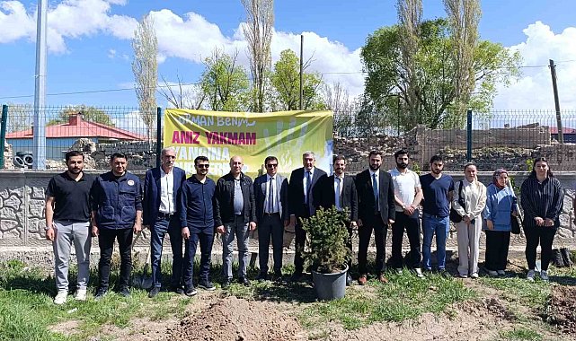 Diyadin'de "Orman Benim" kampanyası kapsamında fidan fikimi ve temizlik etkinliği