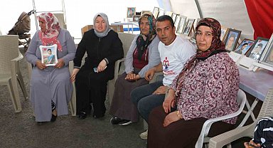 Diyarbakır anneleri PKK'nın kendini feshetmesiyle evlatlarına kavuşmayı bekliyor