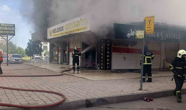 Diyarbakır'da kırtasiye dükkanında yangın