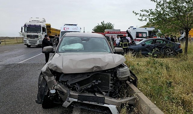 Diyarbakır'da otomobil ile kamyonet çarpıştı: 1 ölü, 3 yaralı