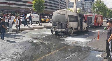 Diyarbakır'da şehir içi minibüs alevlere teslim oldu