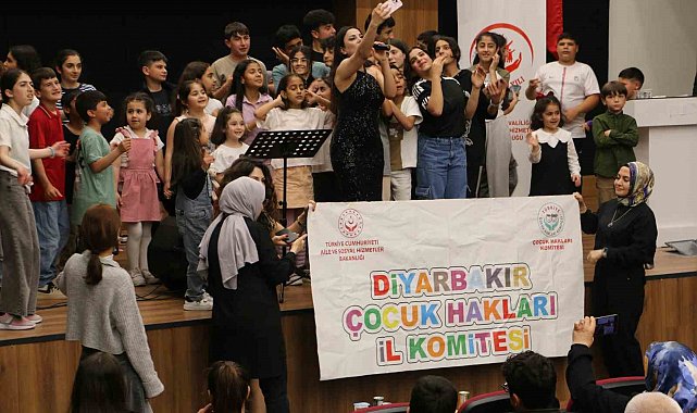 Diyarbakır'da şehit aileleri ve gaziler 'Aile Yılı' konserinde bir araya geldi