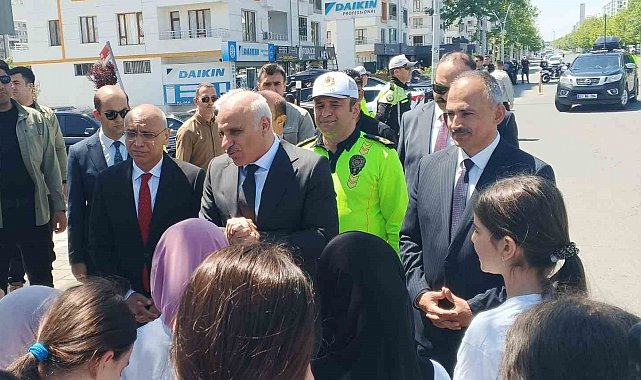 Diyarbakır'da Trafik Haftası'nda çocuklara kurallar anlatıldı