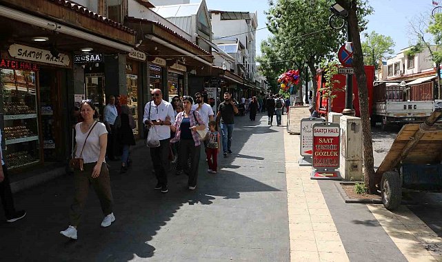 Diyarbakır'da vatandaş ve esnaf, PKK'nın fesih kararını olumlu değerlendirdi
