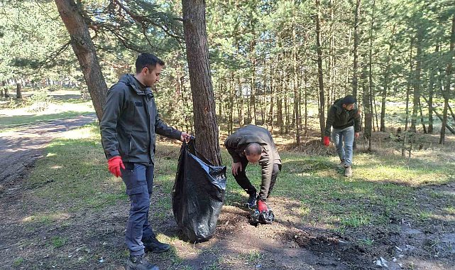 Doğa Koruma ekipleri tabiat parkında temizlik yaptı