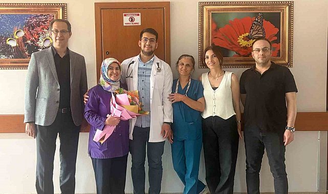 Doktor oğlundan hemşire anneye 'Anneler Günü' sürprizi