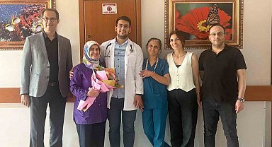 Doktor oğlundan hemşire anneye 'Anneler Günü' sürprizi