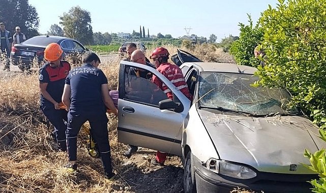 Dörtyol'da otomobil narenciye bahçesine uçtu