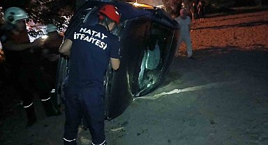 Dörtyol'da yan yatan otomobilin sürücüsü yaralandı