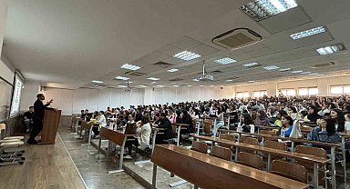 Dr. Yıldırım: "Türkiye'de bireylerin internette vakit geçirme süresi 7.6 saat"