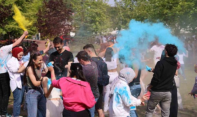 DÜFest 2025 Renkli görüntülere sahne oldu