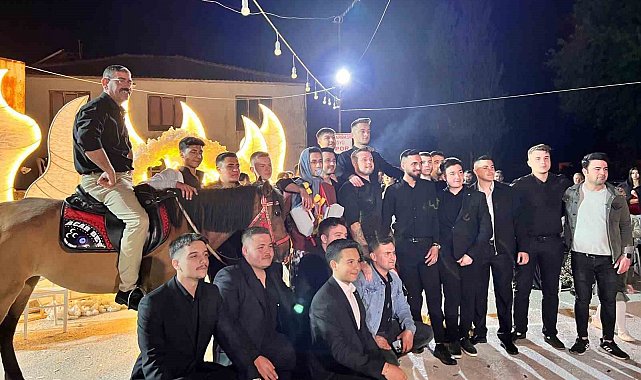 Düğünde takı yerine geline buzağı damada at hediye ettiler