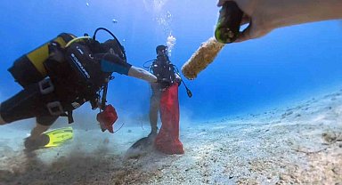 Dünya Çevre Gününde deniz dibinden 2 saatte 20 ton çöp toplandı
