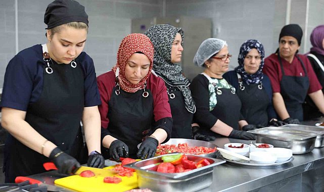 Dünya mutfağı ve yöresel yemekler kadınların elinde tat buluyor