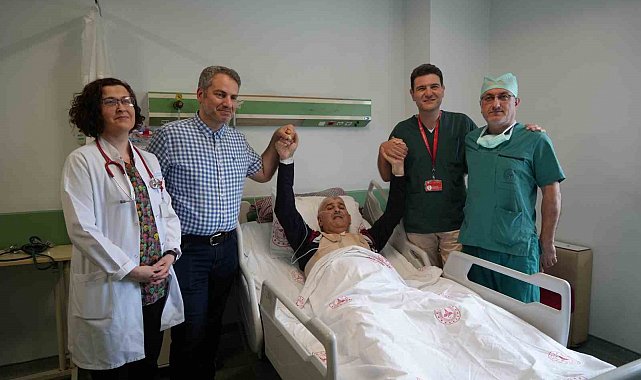 Dünyada 3. vaka: Moyamoya hastası ve her iki şah damarı tıkalı olan hastaya açık kalp ameliyatı