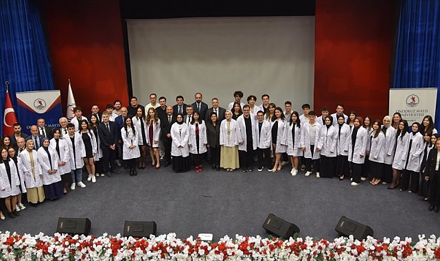 Eczacı adayları beyaz önlük giydi