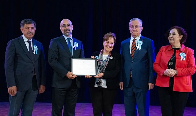 Eczacılık Fakültesi akreditasyon belgesi takdim töreni düzenlendi