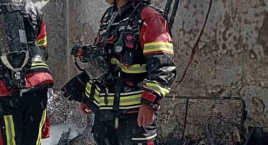 Edremit'te çıkan yangın metruk binaya sıçradı